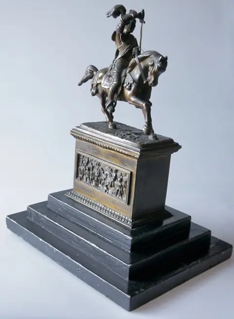 After Carlo Marochetti (1805 – 1867) - Beeld, Ruiterstandbeeld van Emanuel Philibert de Savoye - 32 cm - Zinklegering - Begin 20e eeuw