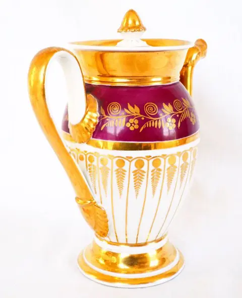 Grote theepot in rood en goudkleurig Paris porselein - Empire - Porselein