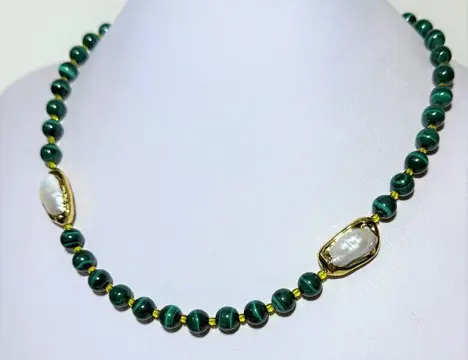 Exclusieve set, van NATUURLIJKE RUWE MALACHITE en White Pearl - met Griekse kruisen van Hematiet (bescherming en evenwicht). Sterling zilver - Na 2000