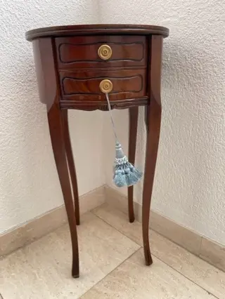 Table de chevet met cabriole poten - Lodewijk XVI-stijl - Brons, Notenhouten - Eerste helft 20e eeuw