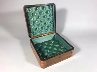 Juwelendoosje - Napoleon III - Messing, Tulpenboomhout, Walnoot - Tweede helft 19e eeuw