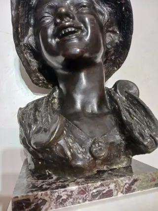 Dal modello di Giovanni De Martino - Beeld, "Buste van een jongen" - Brons, Marmer - Midden 20e eeuw