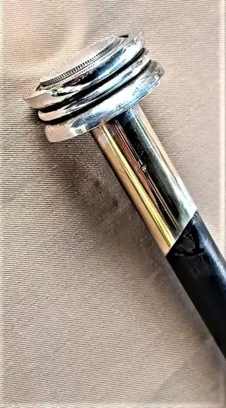 Riet met .900 zilveren munt uit het jaar 1901. - Zilver, metaal, hout. - Tweede helft 20e eeuw