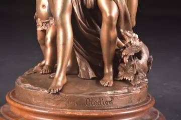 Naar Clodion - Beeld, een grote bronzen beeldengroep, "De triomf van Bacchus" - 45 cm (1) - Brons (gepatineerd), houten voet - Tweede helft 19e eeuw