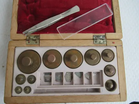 KistApothekersgewichten enBlok Handelsgewichten - Duitsland - - Messing - Eerste helft 20e eeuw