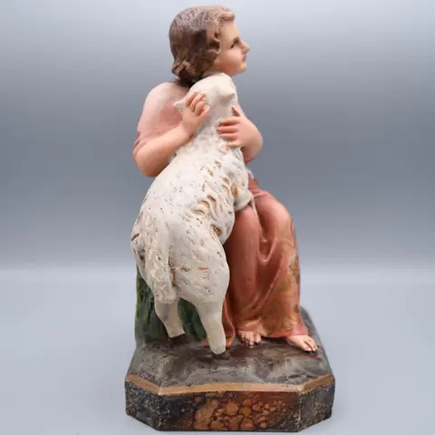 Olot - Baby Jesus met lam - Handgeschilderde houtpulp - Eerste helft 20e eeuw