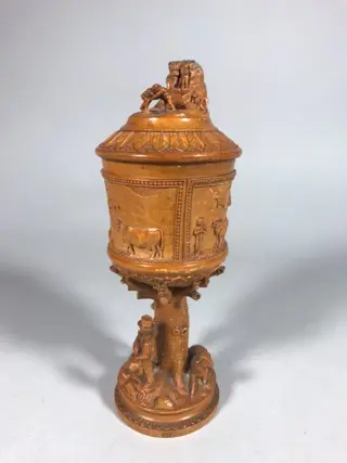 Bokaal met gestoken decor - Olijfhout - Eerste helft 20e eeuw