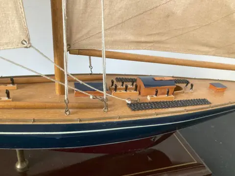 Modelboot op schaal (1) - Hout - ander 21 e eeuw