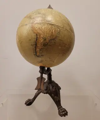 Aardbol - Dietrich Reimers (1) - IJzer (gegoten/gesmeed), Papier-maché - Begin 20e eeuw