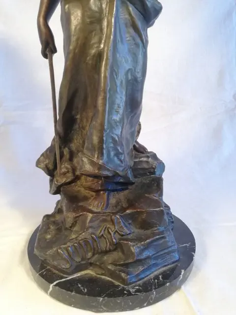 After the model of Moreau - Beeld, vrouwenfiguur "Judith" - 46 cm (1) - Gepatineerd brons - 20e eeuw
