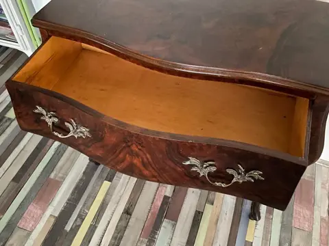 Ladekast (1) - Wortelnotenhout - 20e eeuw