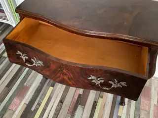 Ladekast (1) - Wortelnotenhout - 20e eeuw