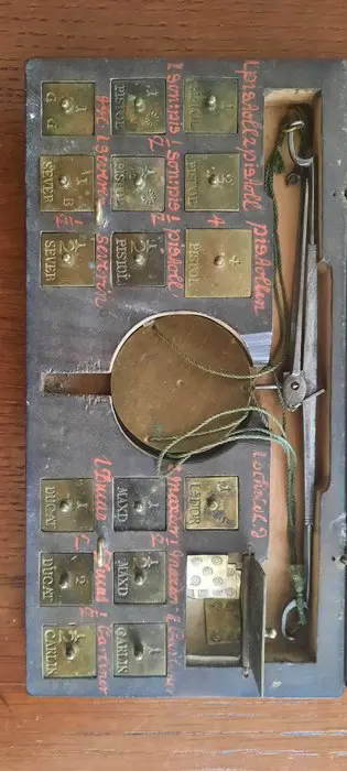 Goudbalans, J.P. Eckersberg (1) - Hout, Messing, Staal - 18e eeuw