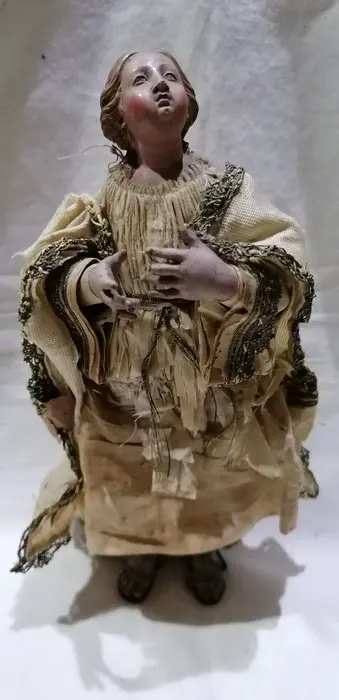 Kleine meid. Napolitaans - Aardewerk, Hout, Slepen - Eerste helft 19e eeuw