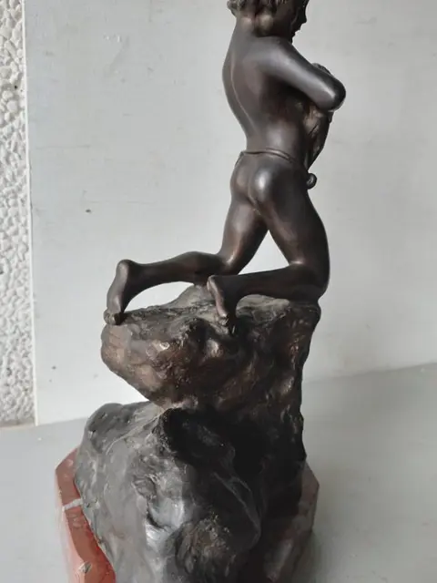 Dal modello di Vincenzo Cinque (1852-1929) - Beeld, jonge visser op een rots (1) - Brons - Eerste helft 20e eeuw