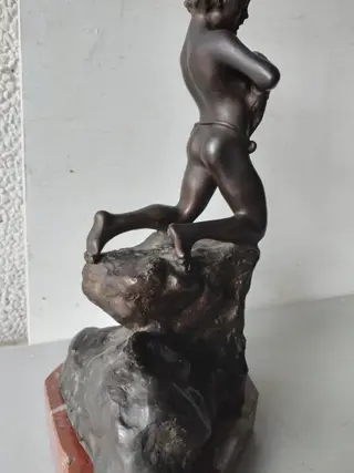 Dal modello di Vincenzo Cinque (1852-1929) - Beeld, jonge visser op een rots (1) - Brons - Eerste helft 20e eeuw