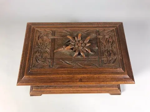 Juwelendoosje met geheim slot - Vruchtenhout - Begin 20e eeuw