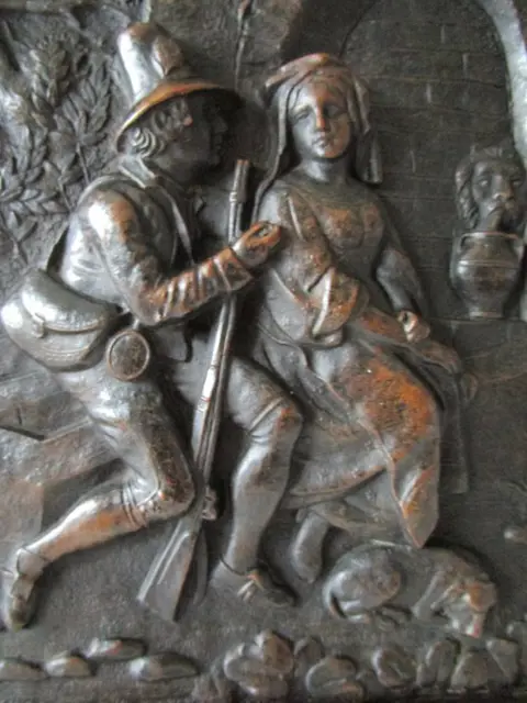 Kabinet, Apothekers kastje Zwartewoud hand uitgesneden relief jachttafereel - Eik - Eind 19e eeuw