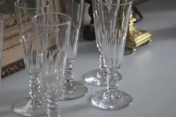 Baccarat - 8 champagneglazen in geslepen kristal met balustervoet - Kristal (8) - Kristal