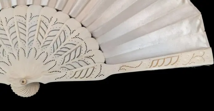 Fan - Been, Zijde - Eerste helft 20e eeuw