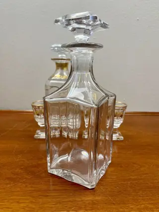 Baccarat (?) - Two decanters with glasses - Glas