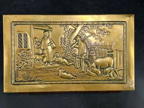 Uniek kistje naar voorbeeld van turfkist (1) - Koper, blik - Midden 20e eeuw