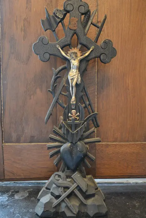 Beeld, Corpus Christi, Crucifix, Kruis (1) - Hout - 19e eeuw