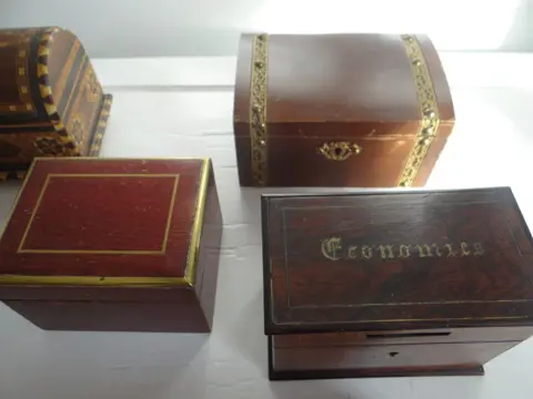 Doos, Juwelendoosje, Kist, kaartendoos, naaidoos (7) - Napoleon III - Hout, Messing, Palissander - 19e eeuw