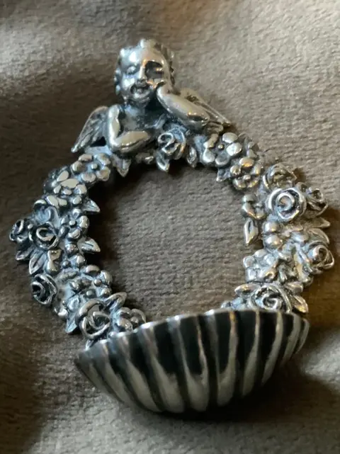 Drie zilveren wijwaterbakjes (3) - Zilver - 1840