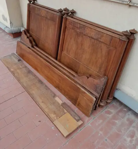 Bed (2) - Walnoot - Midden 19e eeuw