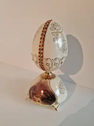 Bradford Exchange - Robin Musical Egg, speelt "Morning has Broken" - Porselein