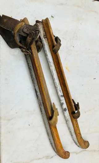 Antieke schaatsen 5 paar (10) - Hout, IJzer (gegoten/gesmeed)