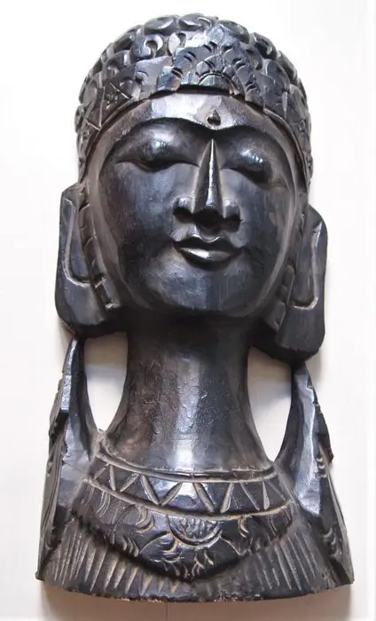 Buddha statue carved by hand - Hout