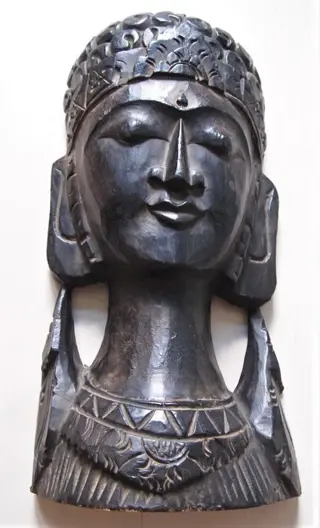 Buddha statue carved by hand - Hout