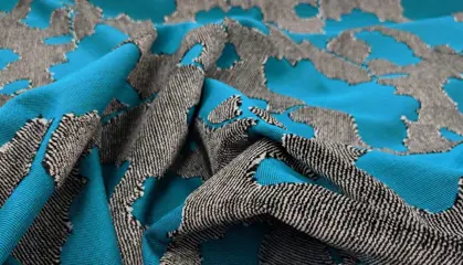 Precious Velvet Enzo degli Angiuoni getrimd en gekalanderd - 430 x 140 cm - 46% viscose 32% katoen 22% polyester - 2022