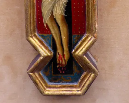 Crucifix, "Christus Patiens" met decoraties van puur goud, 1920 - Hout