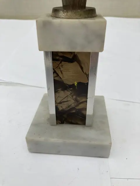 Postduif op marmeren voet - Marmer, Messing