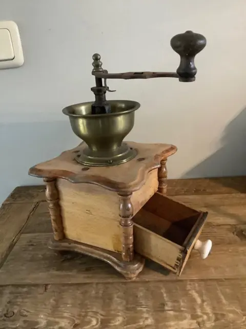 koffie cq graanmolen (3) - hout, metaal