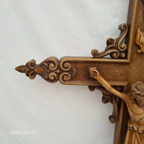 Julien Claesen - Volhouten Kruisbeeld 76 x 49 cm - Hout