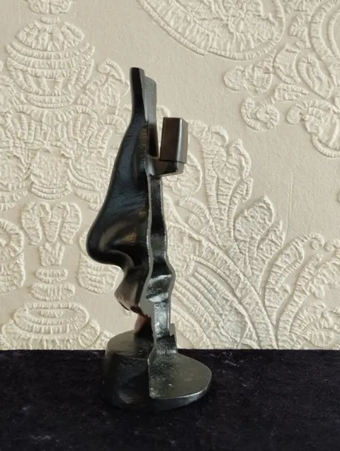 Salvador Dali - Brillenhouder "De Neus" - Metaal