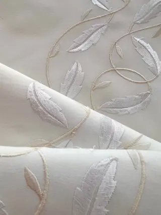 Dekbedovertrek voor tweepersoonsbedden. Borduurwerk - 250 x 220 cm - Batist. - Tweede helft 20e eeuw