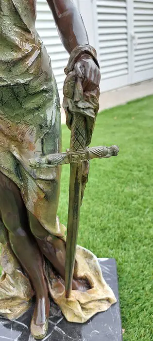 Sculptuur van Justitie - 55 cm - 10 kg - Hars/polyester, Marmer