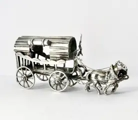 J. Weeda, Haarlem - Zeldzame, grote en zware zilveren miniatuur van en hooiwagen met huif - .835 zilver