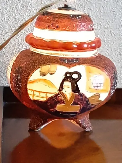 Handbeschilderde geurlamp- gemerkt - Porselein / keramiek