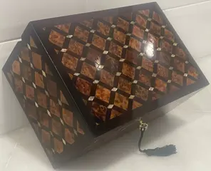 GROTE BORST - Hout (Thuya), Hout, Rozenhout, Parelmoer