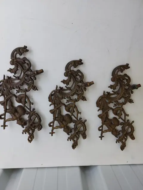 3 bronzen ornamenten, sierelementen. met mooie onderdelen. (3) - Brons