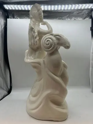 Jihokera Bechyně - Miss Aries - ontwerp in Brusselse stijl - Keramiek