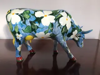 Cow Parade. Cowparade. Cowalina Dogwood. - Beeld(je) - Poly Resin