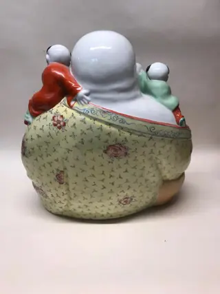 Boedha met kinderen (1) - Porselein