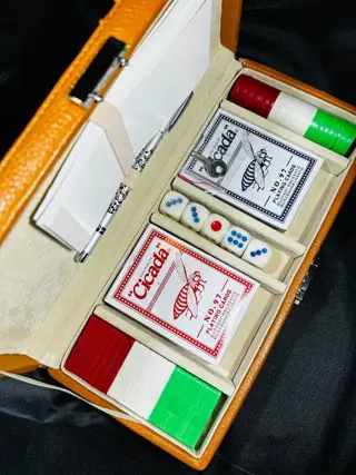 Chips spelen met kaarten en dobbelstenen - kunstleer